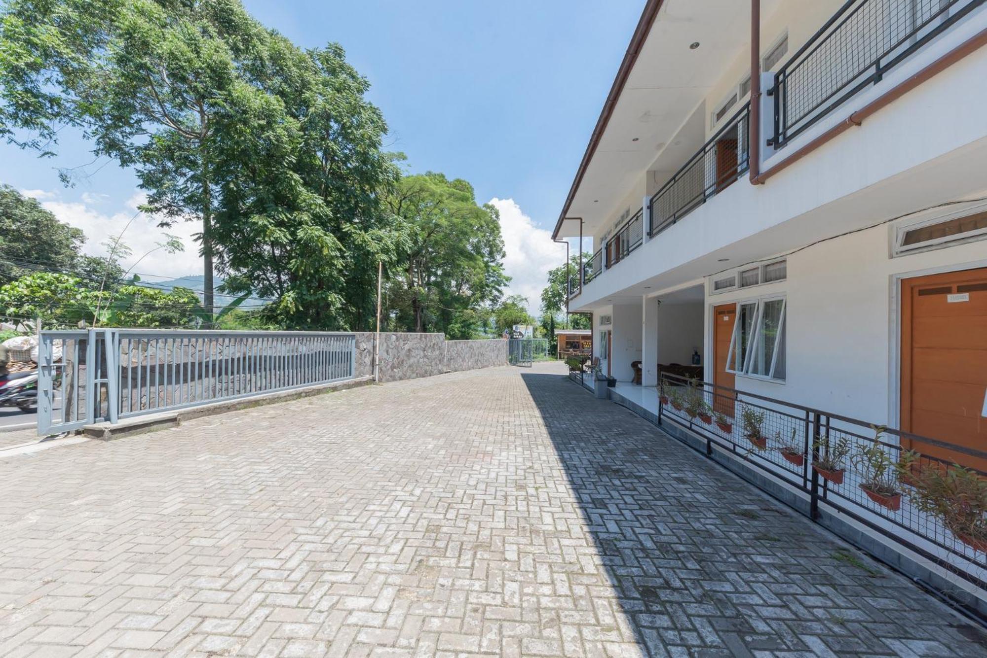 Hotel Urbanview Near Noah'S Park Lembang Bandung Exterior foto